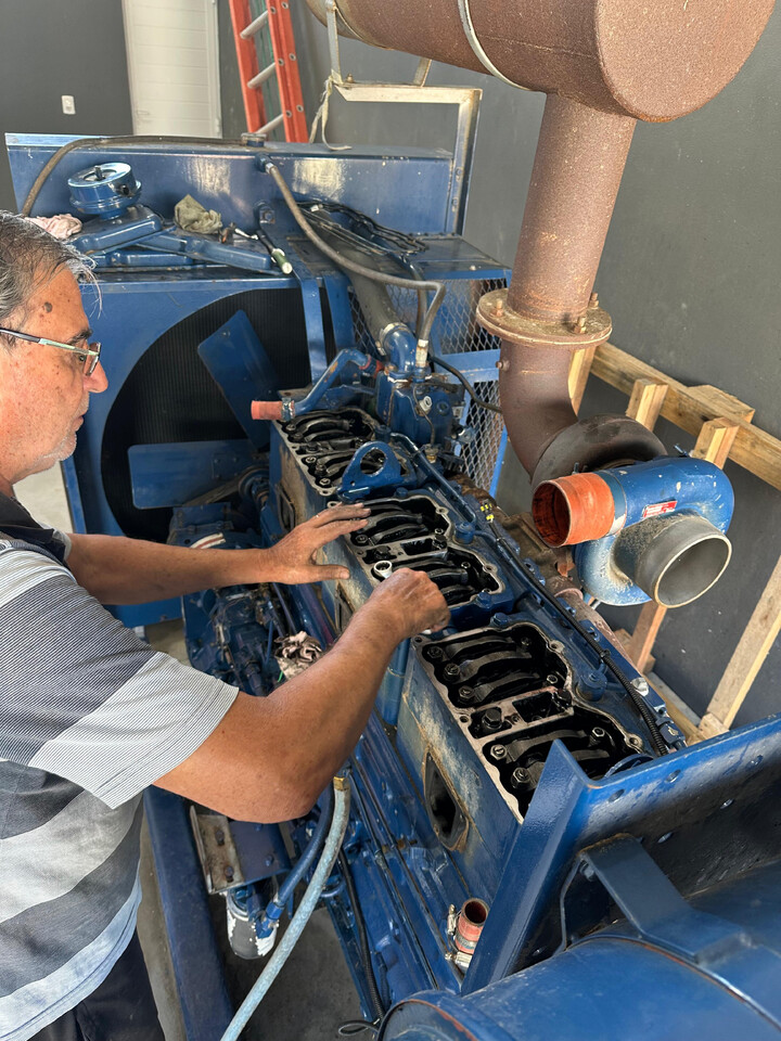 Manutenção Corretiva de Grupo Gerador de Energia 450kVA motor Cummins